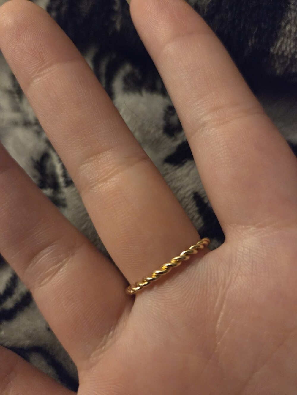 Gold Tone Twisted Rope Band Ring Size 7 – Minimalist Stackable